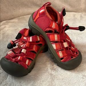 KEEN sz 9 sandals